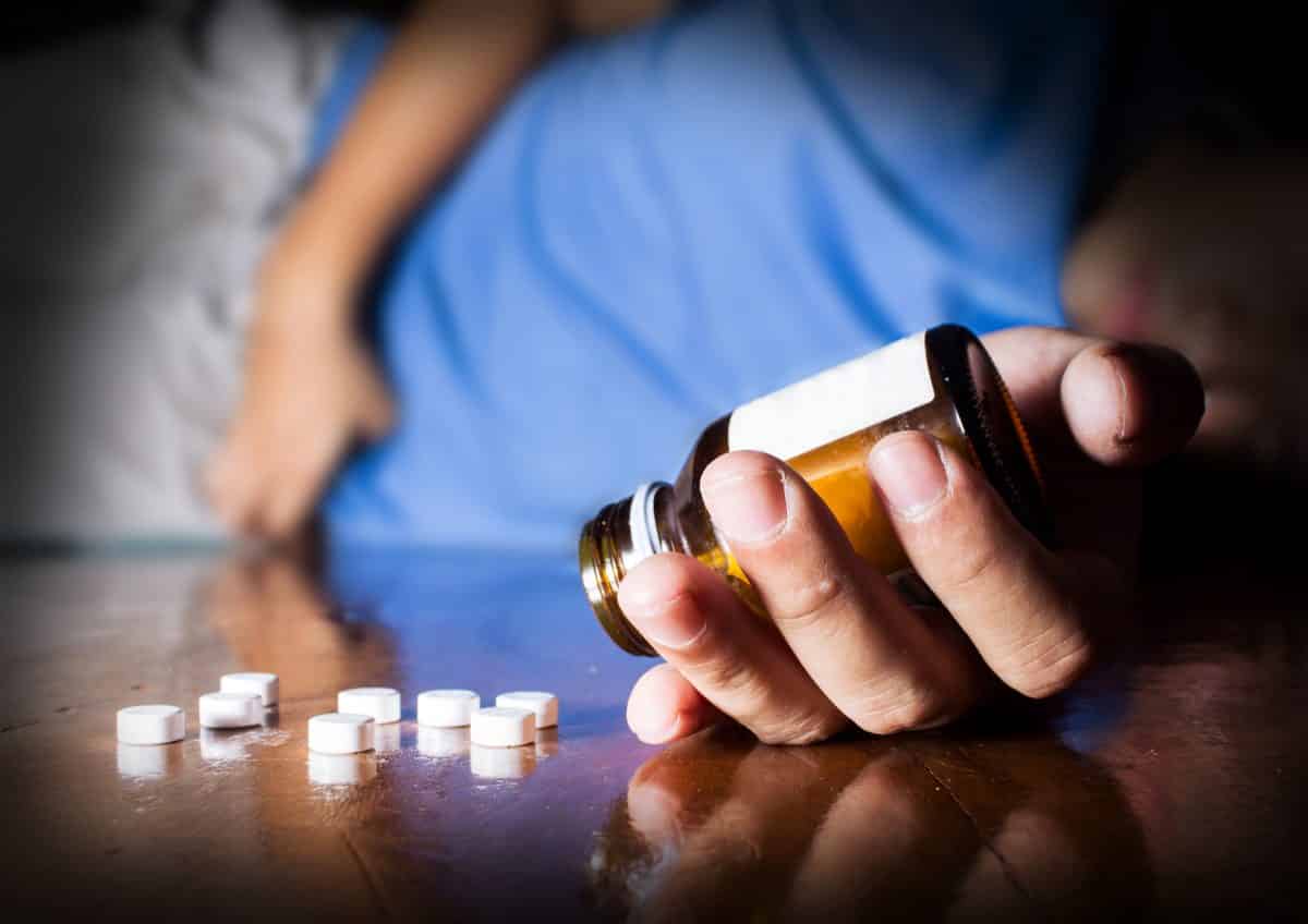 OxyContin Addiction: Signs, Risks & Treatment Options