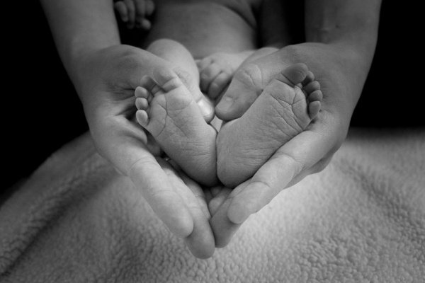 Babies feet in moms hands