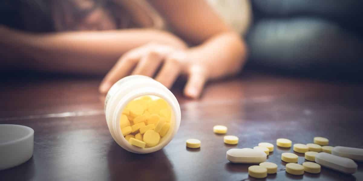 woman collapsed on floor after overdosing on benzos