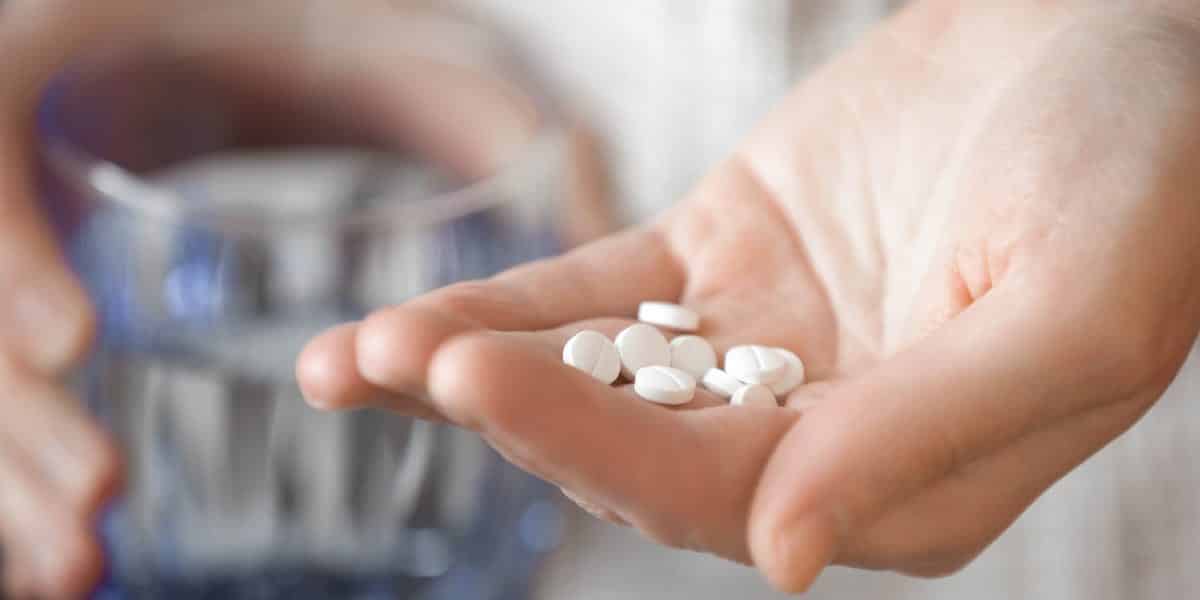 person holding multiple Subutex pills in their hand