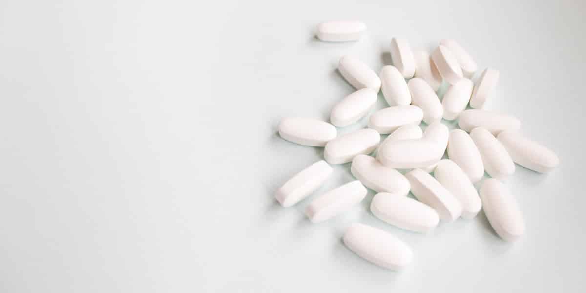 white Tramadol pills